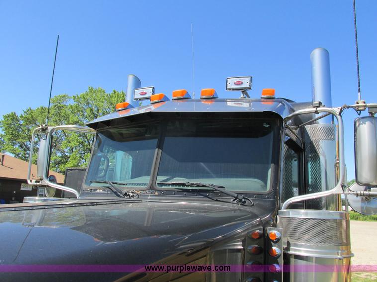 image for item K6511 2008 Peterbilt 388 semi truck
