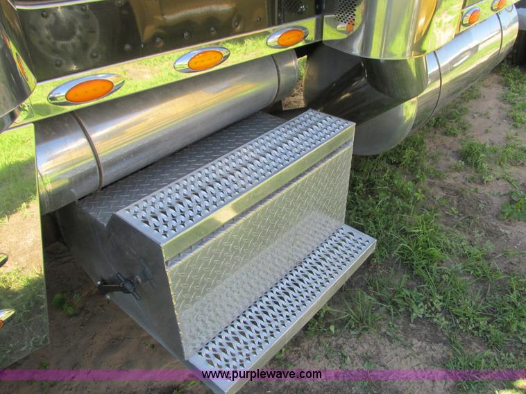 image for item K6511 2008 Peterbilt 388 semi truck