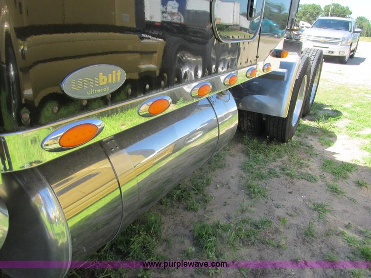 image for item K6511 2008 Peterbilt 388 semi truck