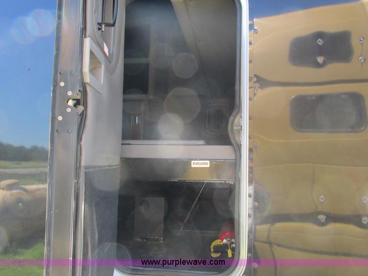 image for item K6511 2008 Peterbilt 388 semi truck