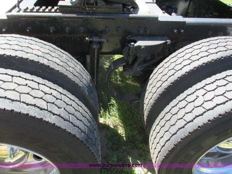 image for item K6511 2008 Peterbilt 388 semi truck