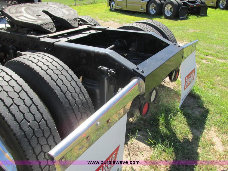 image for item K6511 2008 Peterbilt 388 semi truck