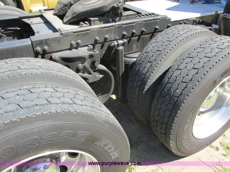 image for item K6511 2008 Peterbilt 388 semi truck