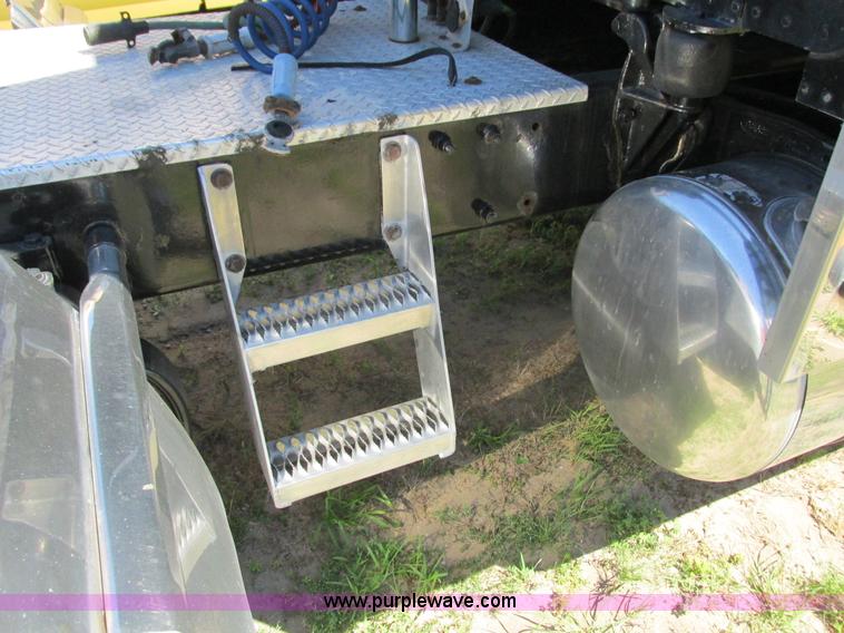 image for item K6511 2008 Peterbilt 388 semi truck