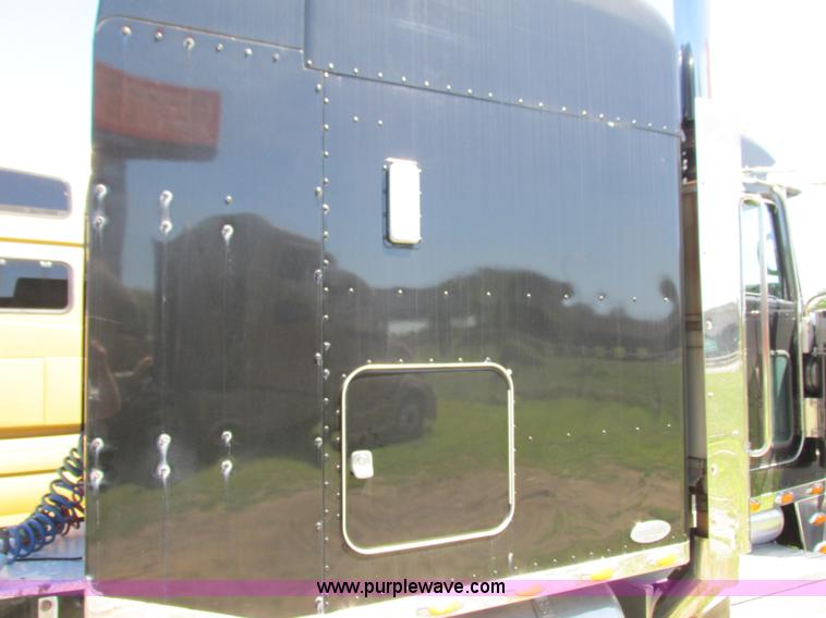 image for item K6511 2008 Peterbilt 388 semi truck