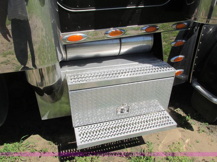 image for item K6511 2008 Peterbilt 388 semi truck