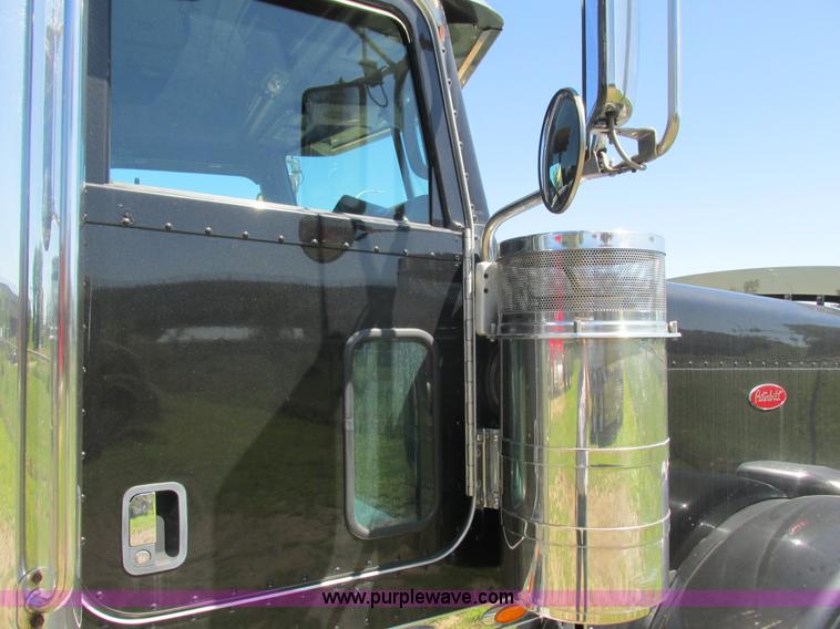 image for item K6511 2008 Peterbilt 388 semi truck
