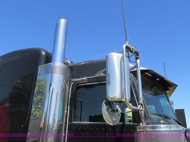 image for item K6511 2008 Peterbilt 388 semi truck