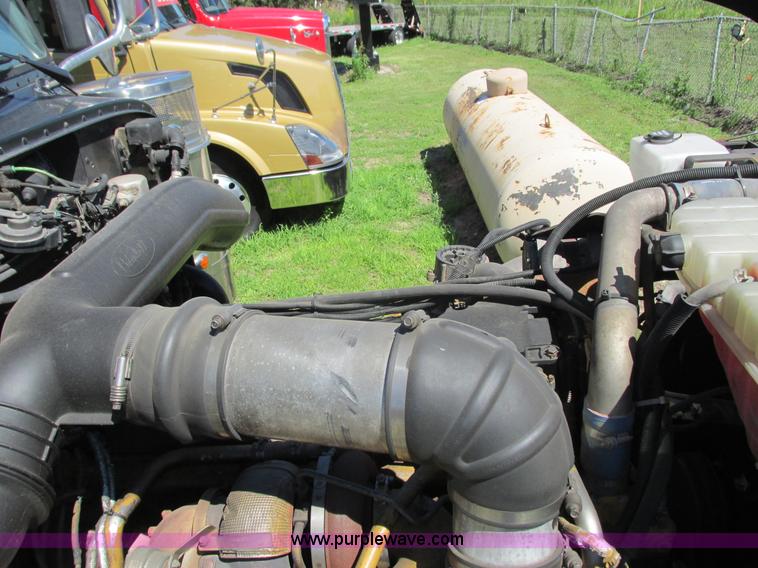 image for item K6511 2008 Peterbilt 388 semi truck