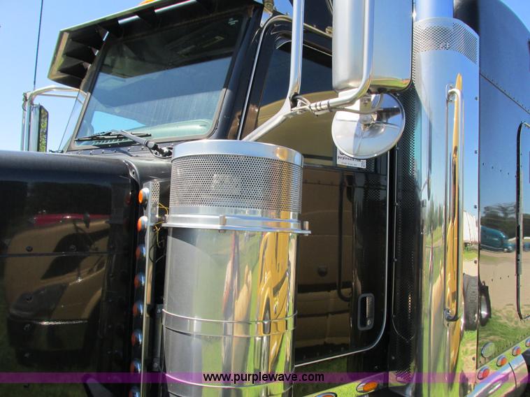 image for item K6511 2008 Peterbilt 388 semi truck