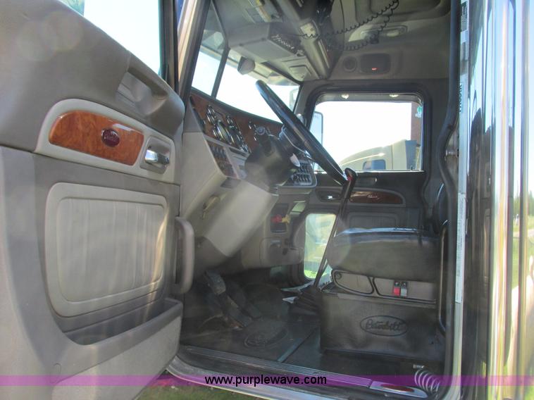 image for item K6511 2008 Peterbilt 388 semi truck