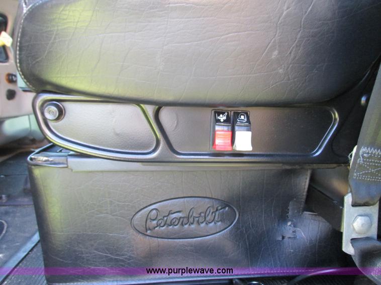 image for item K6511 2008 Peterbilt 388 semi truck
