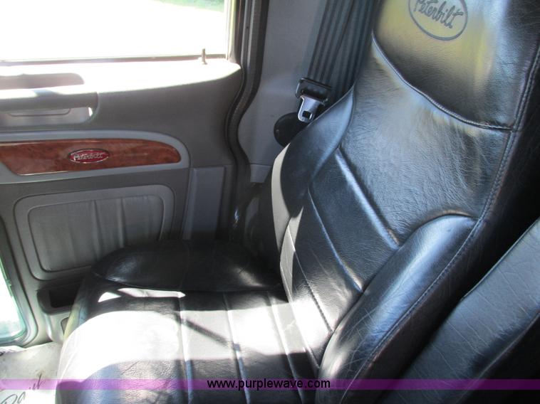 image for item K6511 2008 Peterbilt 388 semi truck