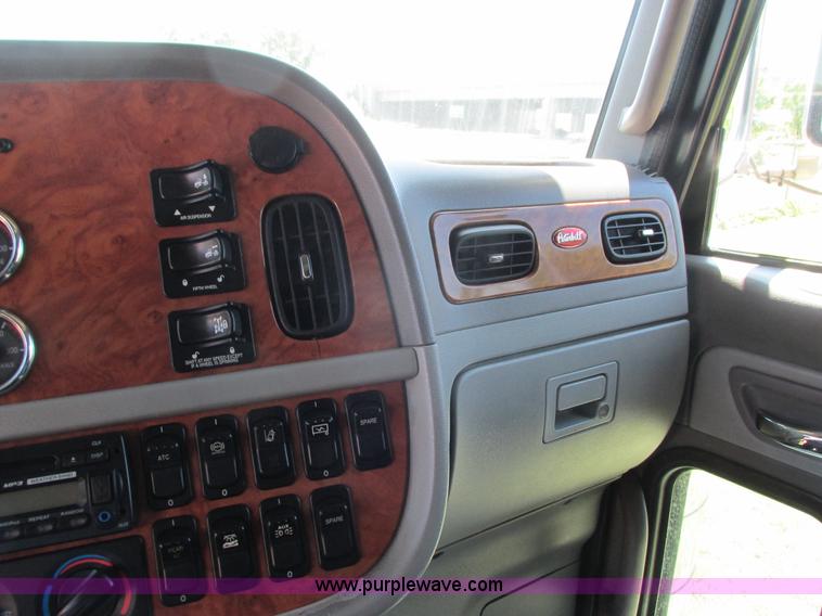 image for item K6511 2008 Peterbilt 388 semi truck
