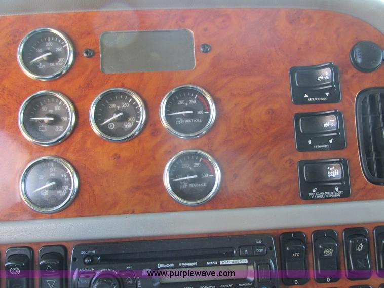 image for item K6511 2008 Peterbilt 388 semi truck