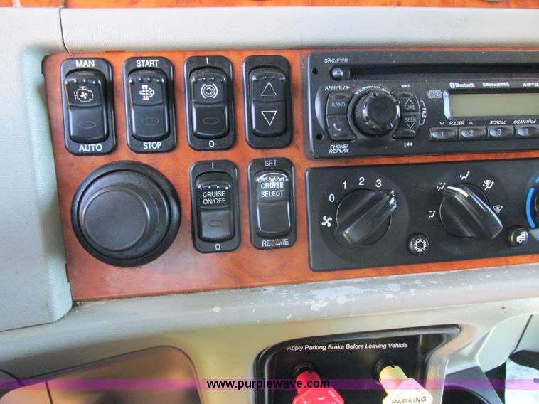 image for item K6511 2008 Peterbilt 388 semi truck