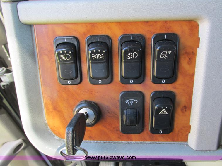 image for item K6511 2008 Peterbilt 388 semi truck