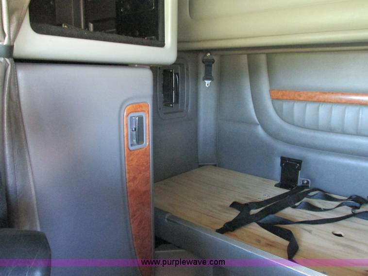 image for item K6511 2008 Peterbilt 388 semi truck