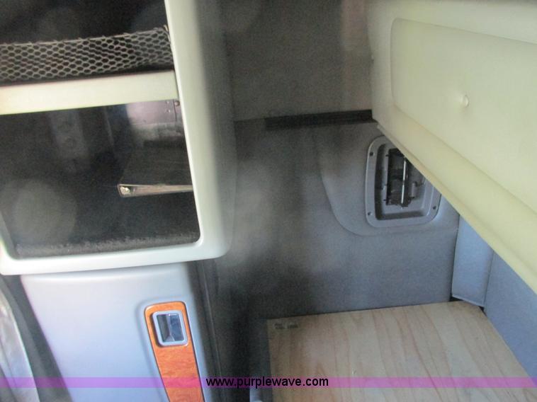 image for item K6511 2008 Peterbilt 388 semi truck