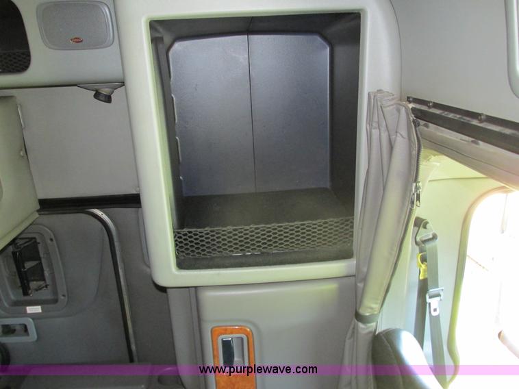 image for item K6511 2008 Peterbilt 388 semi truck