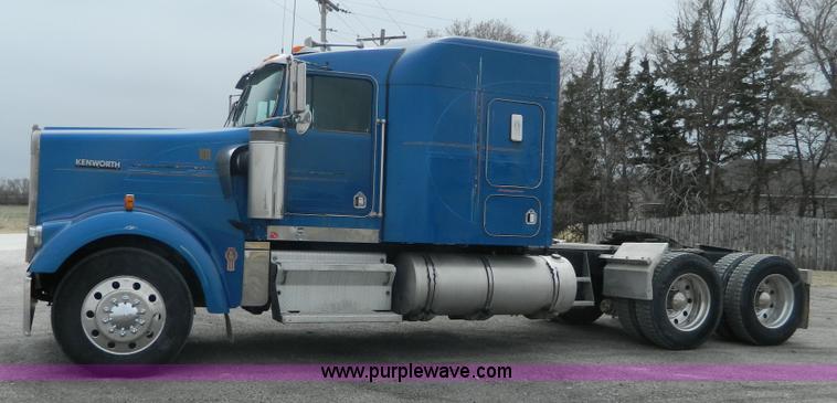image for item K8014 2000 Kenworth W900L semi truck