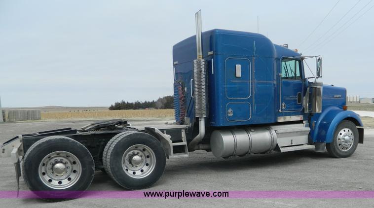 image for item K8014 2000 Kenworth W900L semi truck