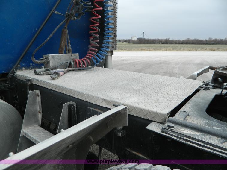 image for item K8014 2000 Kenworth W900L semi truck