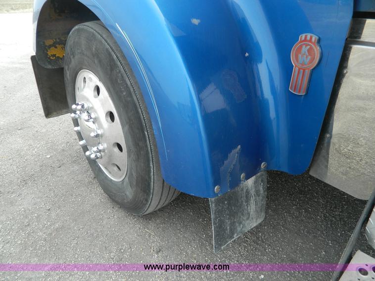 image for item K8014 2000 Kenworth W900L semi truck