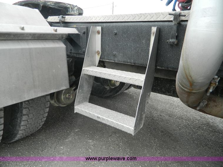 image for item K8014 2000 Kenworth W900L semi truck