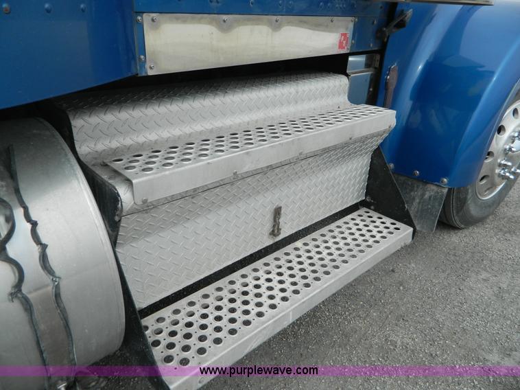 image for item K8014 2000 Kenworth W900L semi truck