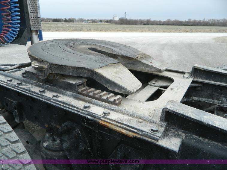 image for item K8014 2000 Kenworth W900L semi truck