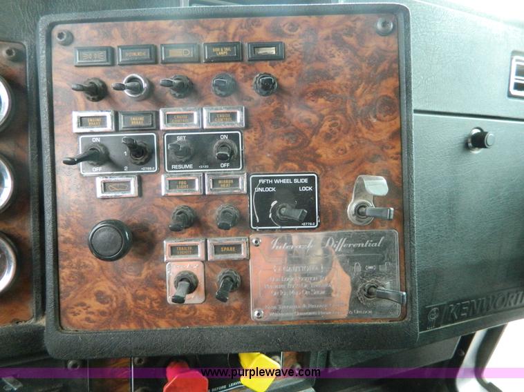 image for item K8014 2000 Kenworth W900L semi truck