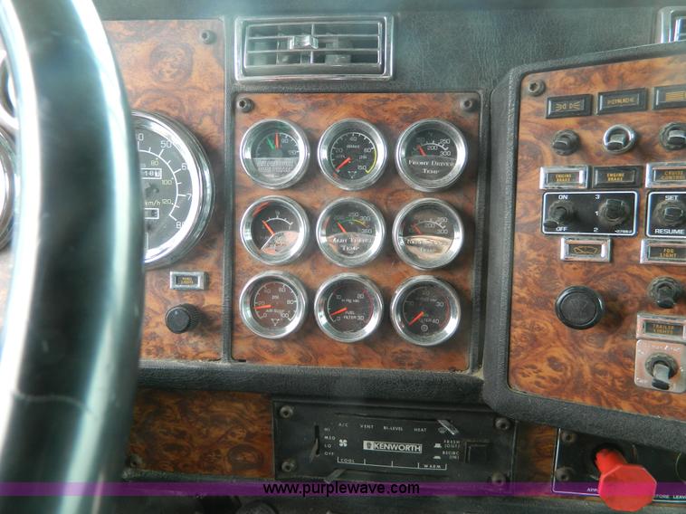 image for item K8014 2000 Kenworth W900L semi truck