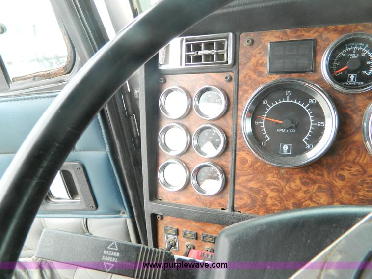 image for item K8014 2000 Kenworth W900L semi truck
