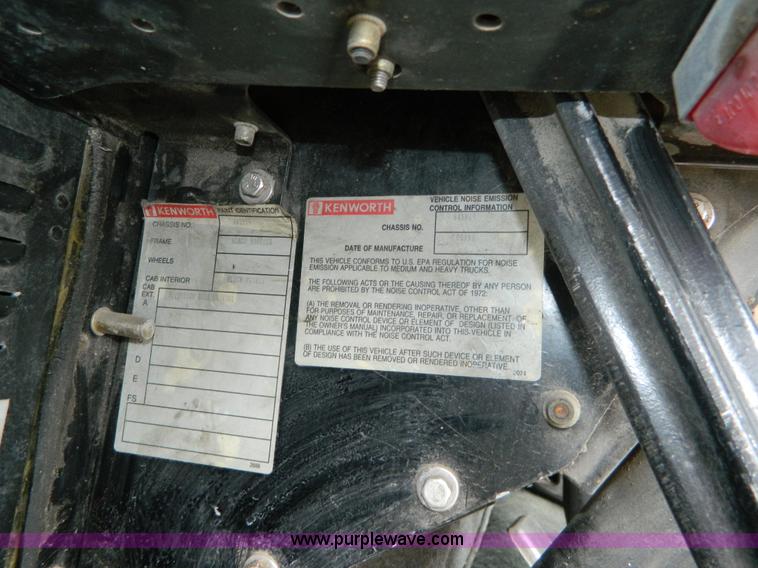 image for item K8014 2000 Kenworth W900L semi truck