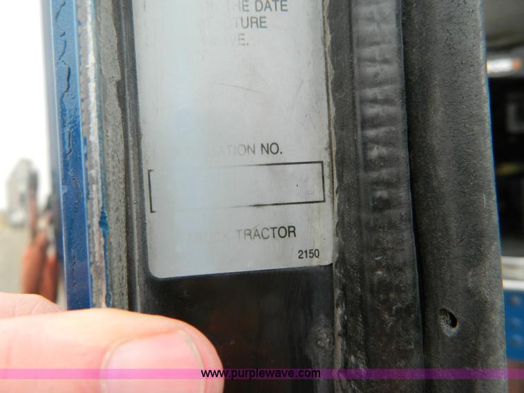 image for item K8014 2000 Kenworth W900L semi truck