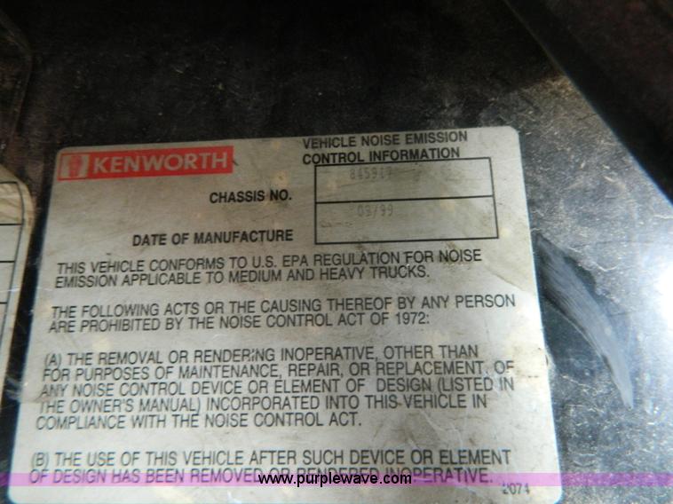 image for item K8014 2000 Kenworth W900L semi truck
