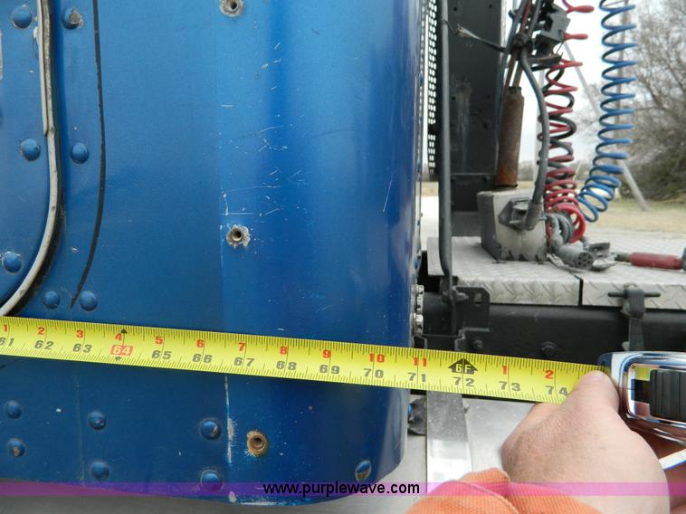 image for item K8014 2000 Kenworth W900L semi truck