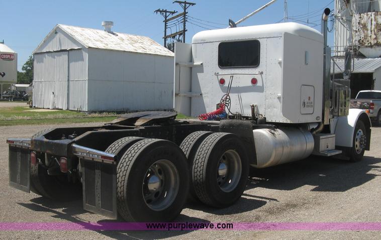 image for item K8701 1999 Peterbilt 379