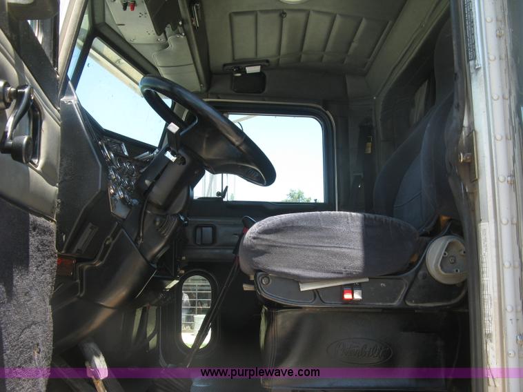 image for item K8701 1999 Peterbilt 379