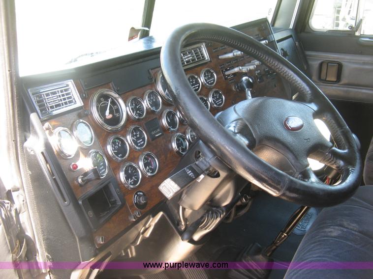 image for item K8701 1999 Peterbilt 379