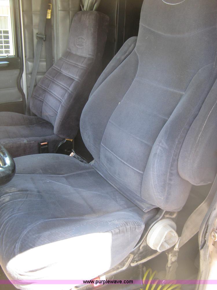 image for item K8701 1999 Peterbilt 379