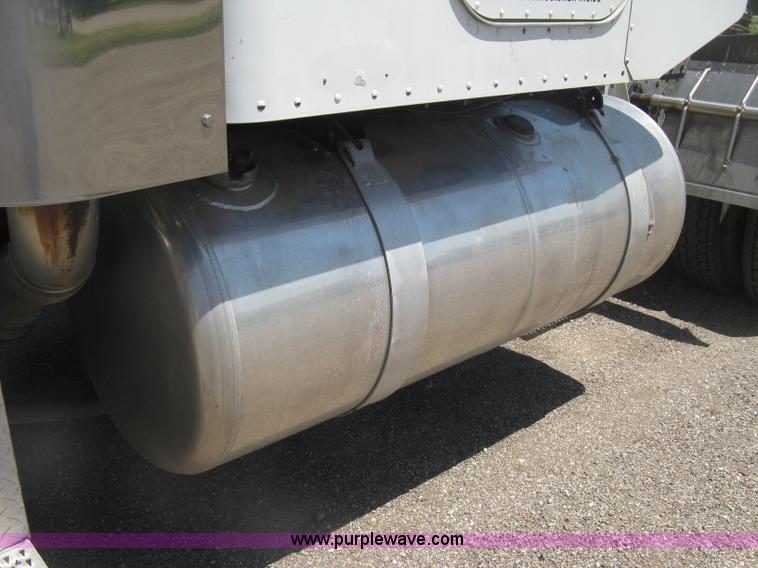 image for item K8701 1999 Peterbilt 379