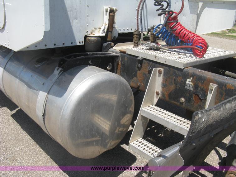 image for item K8701 1999 Peterbilt 379