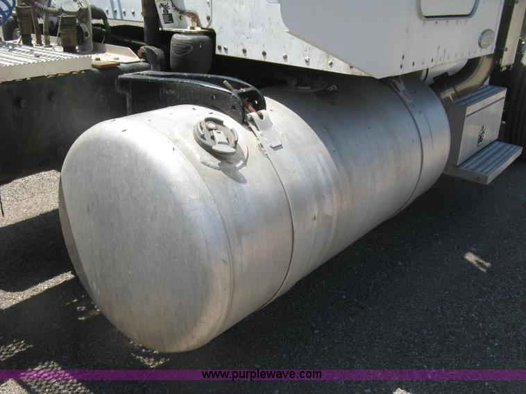 image for item K8701 1999 Peterbilt 379