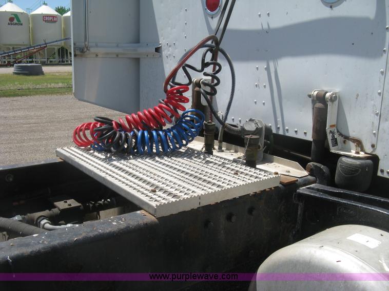 image for item K8701 1999 Peterbilt 379