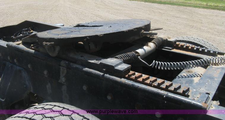 image for item K8701 1999 Peterbilt 379