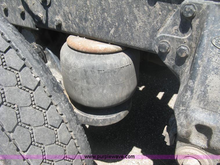 image for item K8701 1999 Peterbilt 379