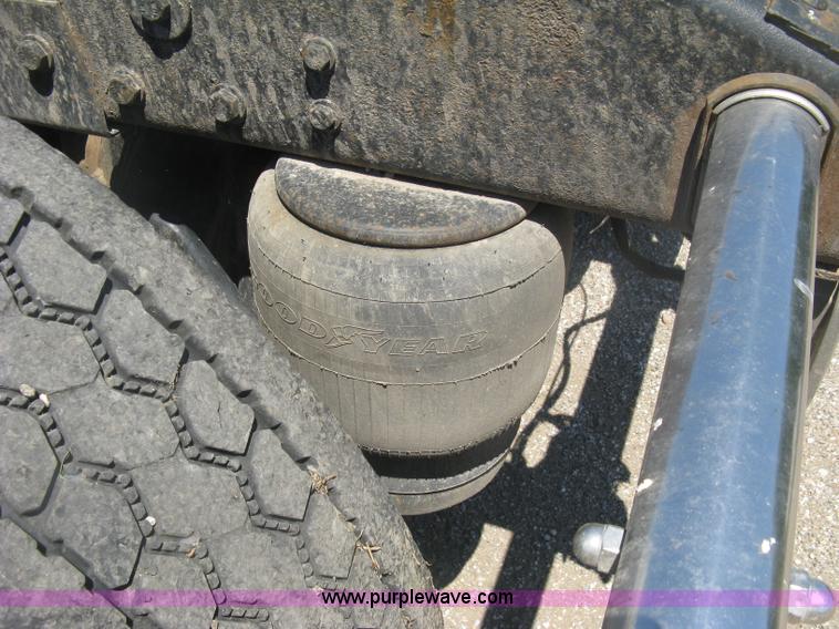 image for item K8701 1999 Peterbilt 379