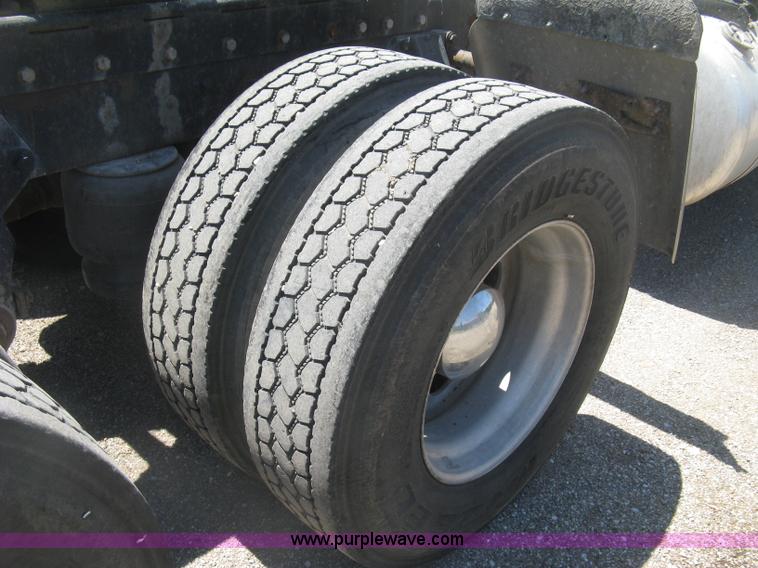 image for item K8701 1999 Peterbilt 379